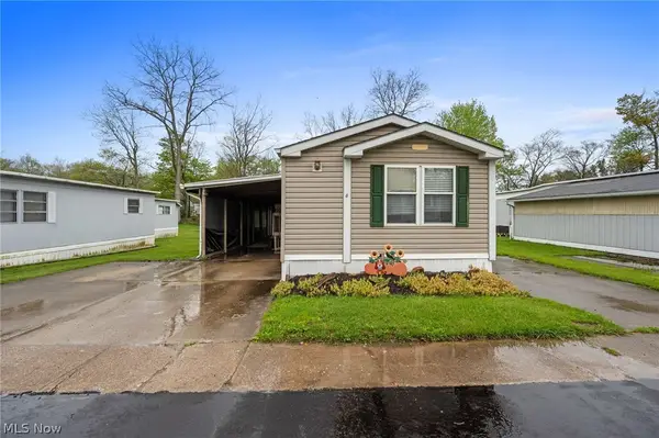 6 Laverne Lane, Chardon, OH 44024