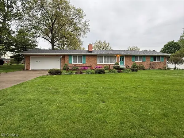 2552 Applegrove Nw Street, North Canton, OH 44720
