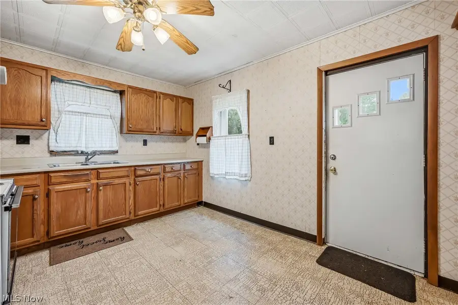 3961 S Main Street, Hubbard, OH 44425 - #2