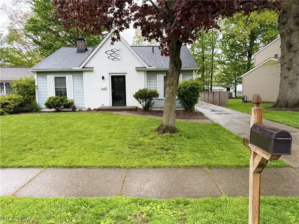 582 Forestview Road, Bay Village, OH 44140