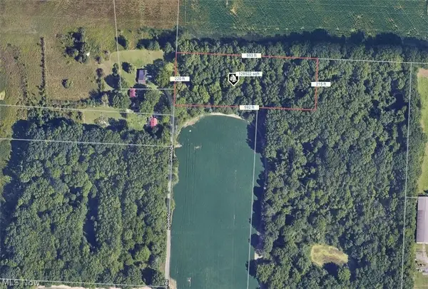 Joan Drive, Green, OH 44232