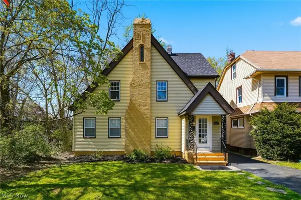 1068 Nela View Road, Cleveland Heights, OH 44112