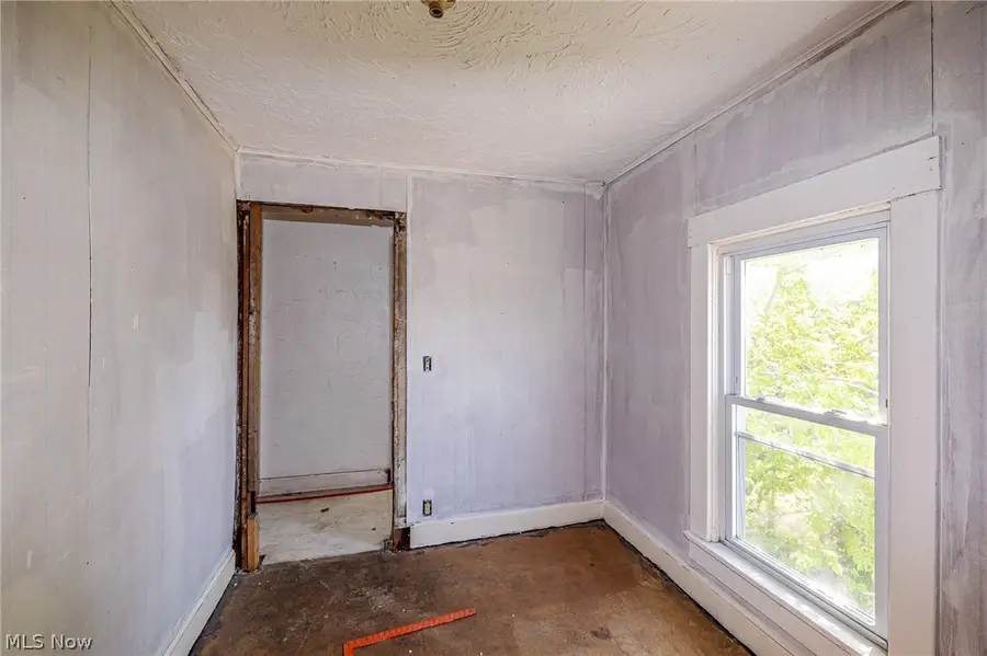 1107 W 2nd Street, Lorain, OH 44052 - #2