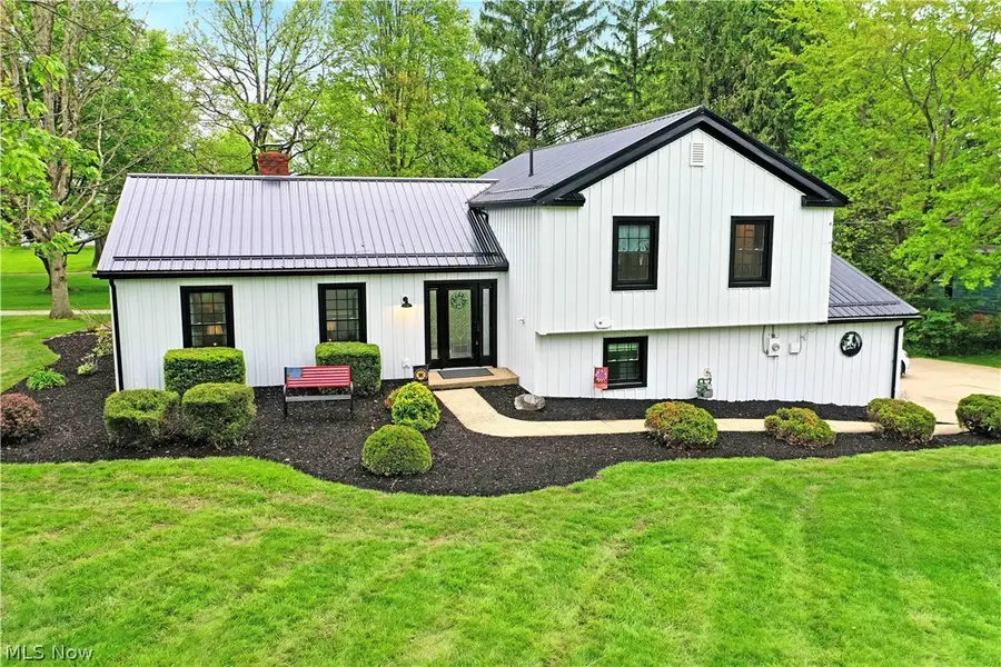 8093 S Park Drive, Garrettsville, OH 44231 - #3