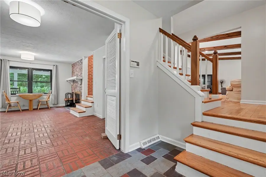 379 Nob Hill Drive, Akron, OH 44303 - #2