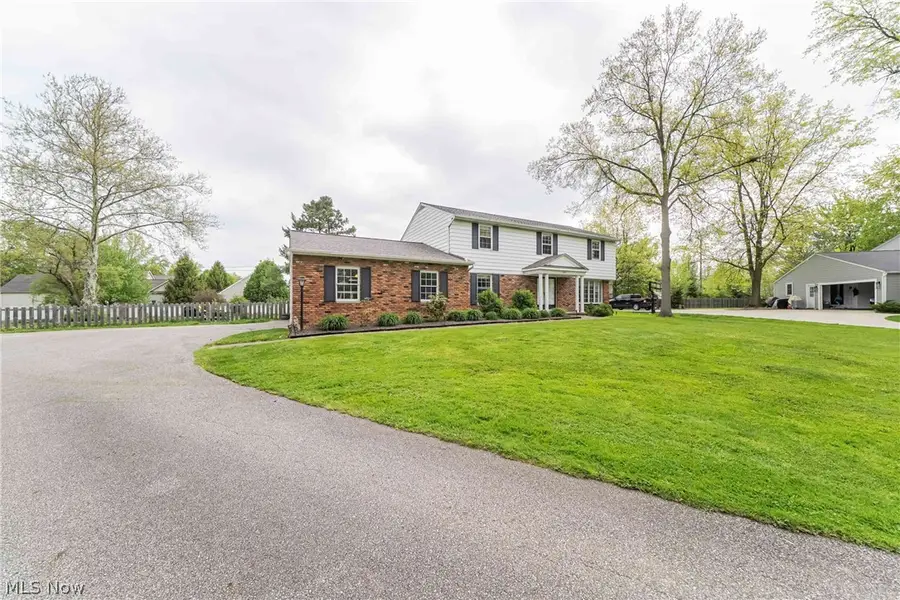 1622 Seven Oaks Drive, Lyndhurst, OH 44124 - #2