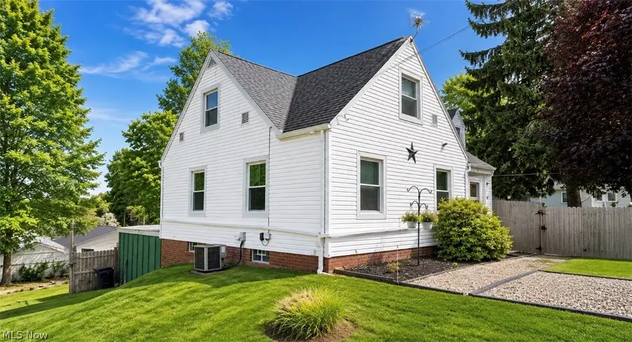 375 E Huston Street, Barberton, OH 44203 - #3