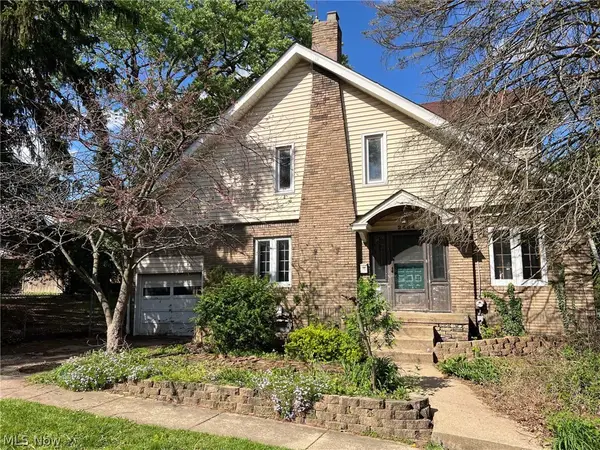 2464 4th Street, Cuyahoga Falls, OH 44221