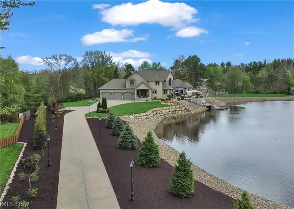 2900 Whispering Pines Drive, Canfield, OH 44406
