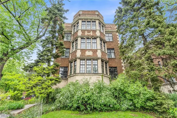 2511 Overlook Road, Cleveland Heights, OH 44106