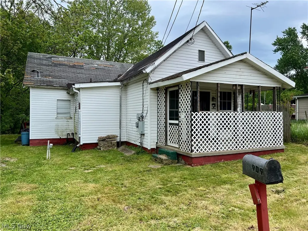 909 Lenore Street, Parkersburg, WV 26101 - #1