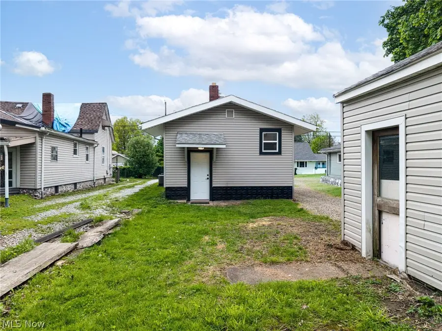 532 Washington Avenue, Barberton, OH 44203 - #3