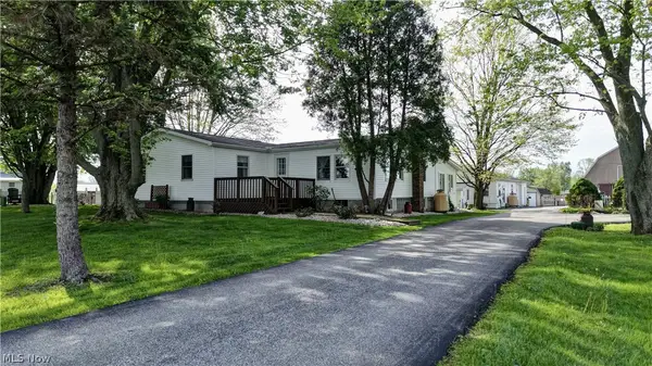 2393 Kinsman Road Northwest, North Bloomfield, OH 44450