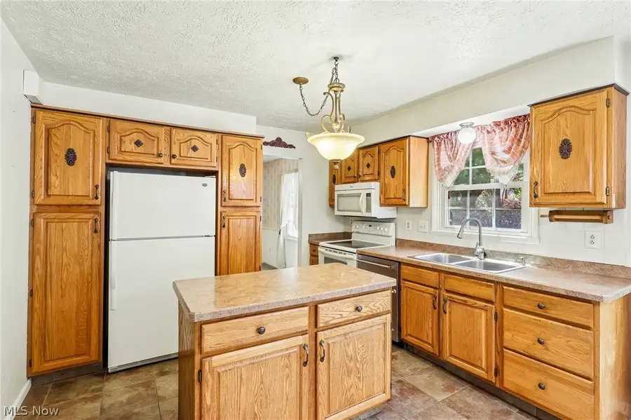 337 Wolf Avenue, Wadsworth, OH 44281 - #3