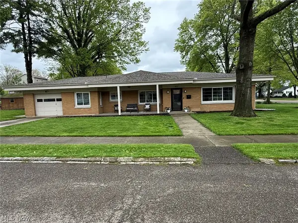 837 Oak Nw Street, New Philadelphia, OH 44663