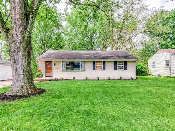 1140 Valley Nw Drive, North Canton, OH 44720