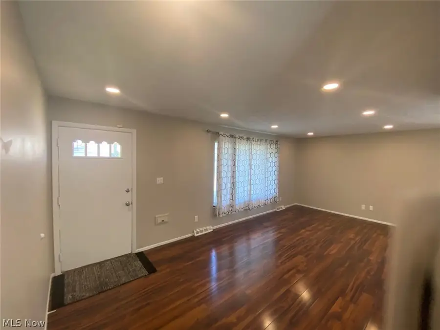 14144 Lisa Drive, Maple Heights, OH 44137 - #3