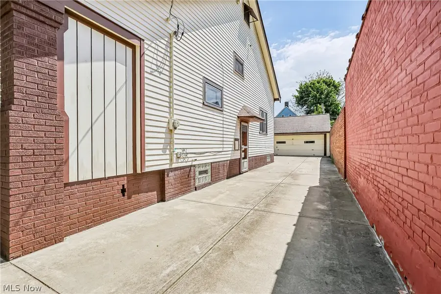 2033 Tate Avenue, Cleveland, OH 44109 - #2