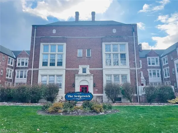 15610 Van Aken Boulevard #4, Shaker Heights, OH 44120