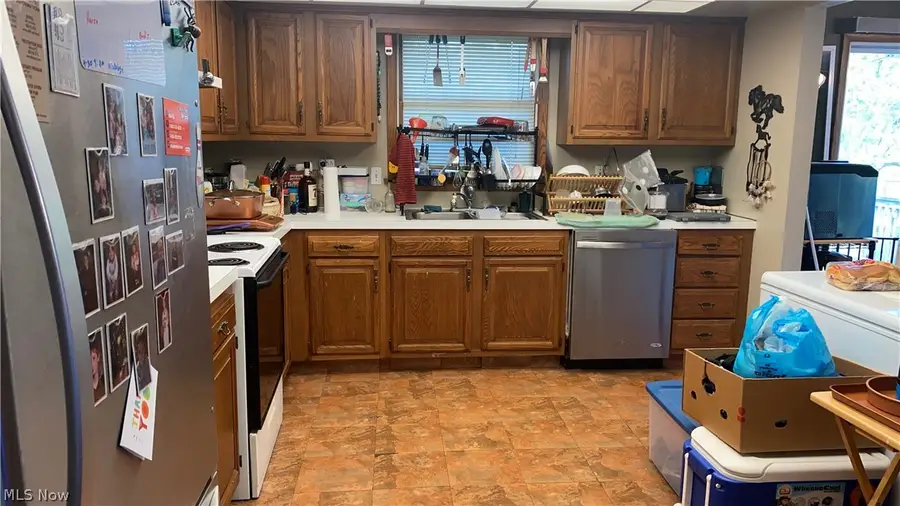 1326 Barclay Messerly Road, Leavittsburg, OH 44430 - #2
