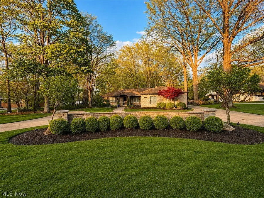 6325 Crossview Road, Seven Hills, OH 44131 - #2