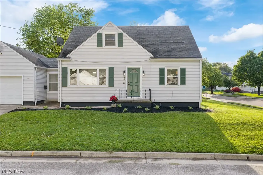670 Davis Street, Akron, OH 44310 - #3