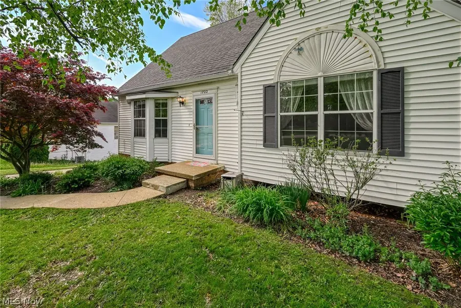 1722 W Idlewood Drive, Twinsburg, OH 44087 - #2