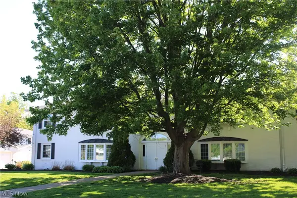 4 Meadowlawn #4, Mentor, OH 44060