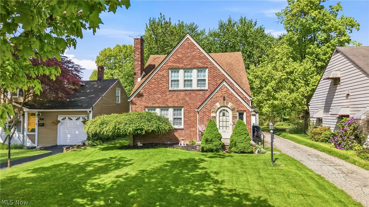 210 5th Avenue, Hubbard, OH 44425 - #1