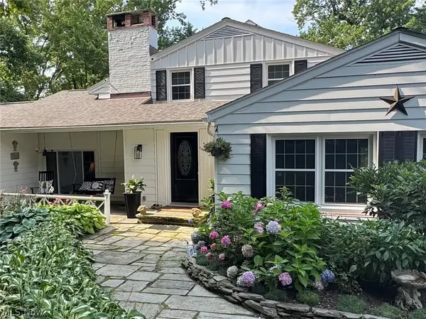 8374 Lucerne Drive, Chagrin Falls, OH 44023