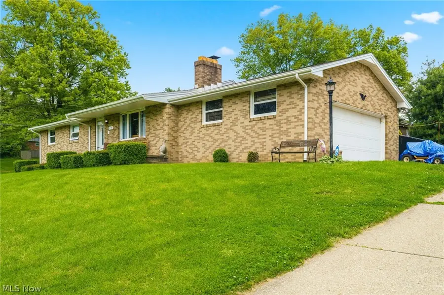 2148 Clearview Ne Street, Massillon, OH 44646 - #3