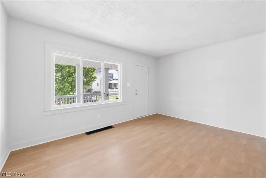 3162 W 104th Street, Cleveland, OH 44111 - #3