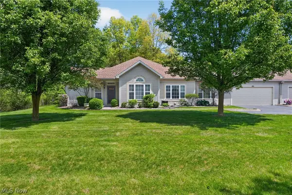 15 Hunters Woods Boulevard #B, Canfield, OH 44406