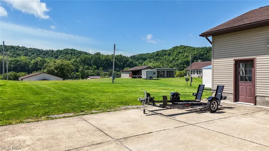 6 Gale Avenue, Newport, OH 45768 - #2