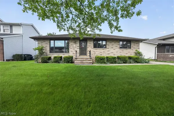 4746 Elizabeth Lane, Brooklyn, OH 44144