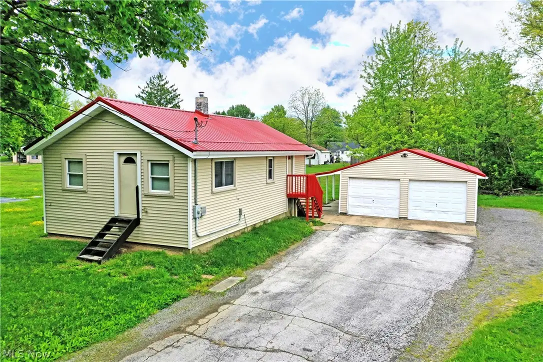 800 N Leavitt Road, Leavittsburg, OH 44430 - #1