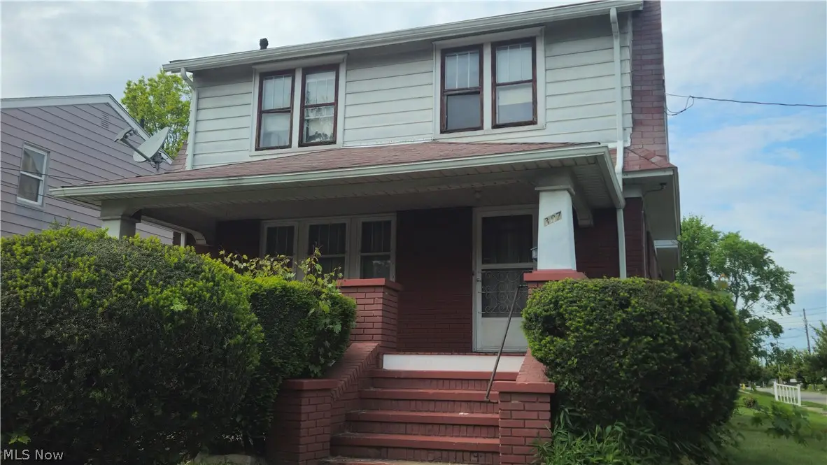 387 E York Street, Akron, OH 44310 - #1