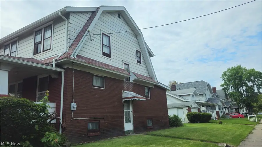 387 E York Street, Akron, OH 44310 - #2
