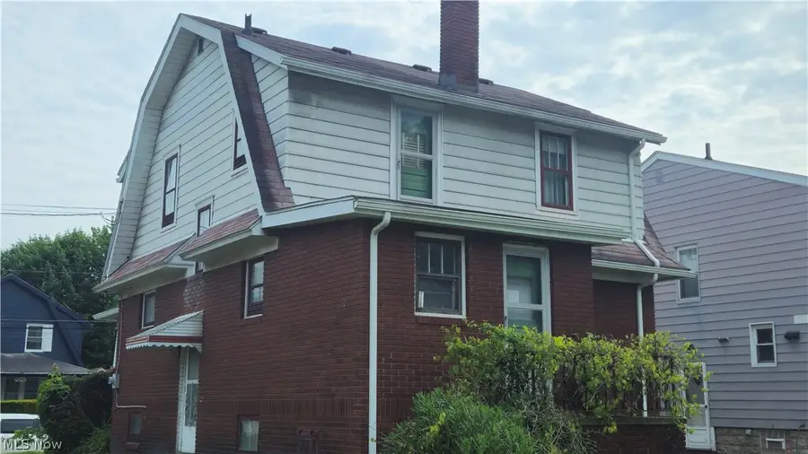 387 E York Street, Akron, OH 44310 - #3