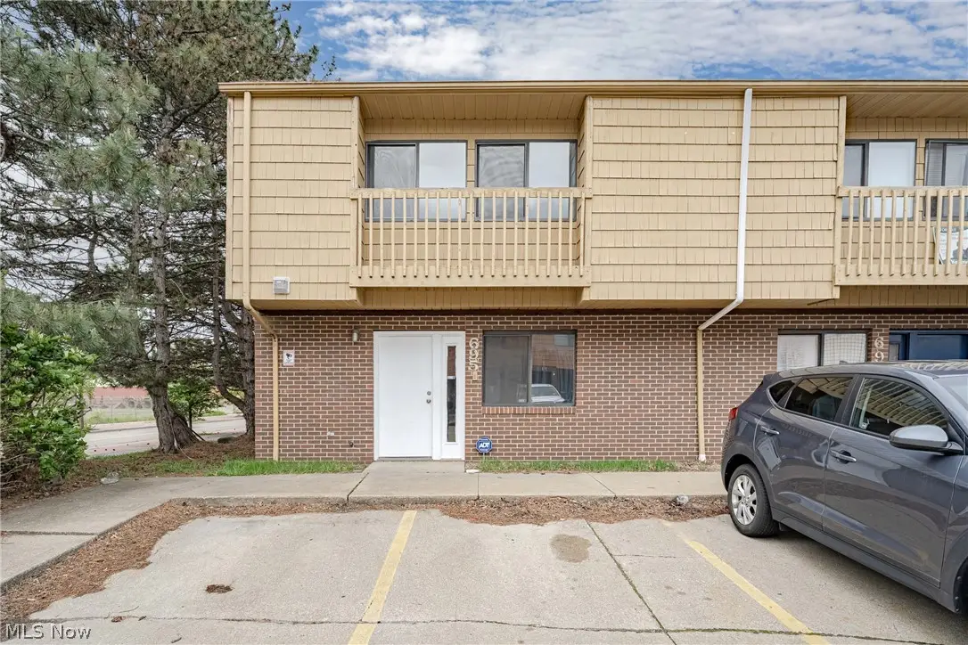 695 Carroll Street, Akron, OH 44304 - #1
