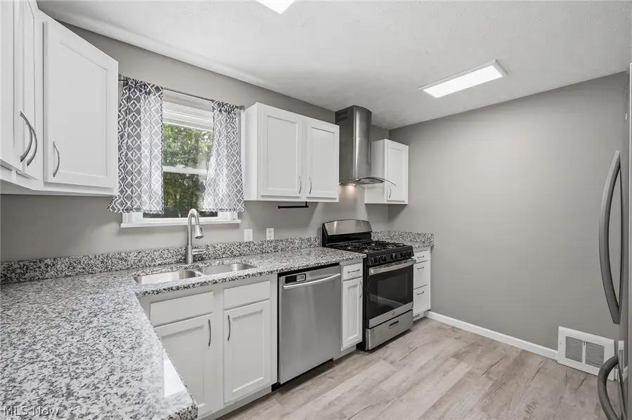 468 E 305th Street, Willowick, OH 44095 - #3