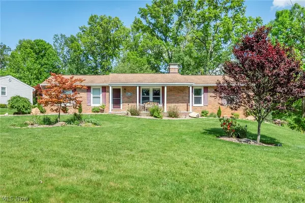 8194 Overwood Nw Avenue, North Canton, OH 44720