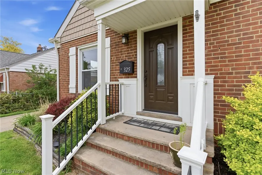 325 E 326th Street, Willowick, OH 44095 - #2