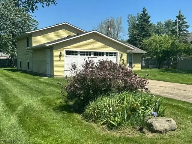 454 Oaknoll Drive, Amherst, OH 44001 - #3