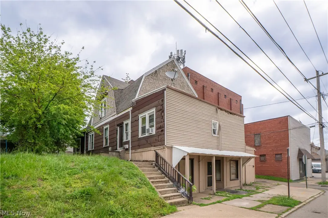 2221 6th Sw Street, Canton, OH 44706 - #1