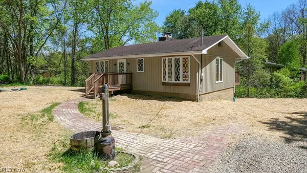 4960 W Lagoon Road, West Farmington, OH 44491