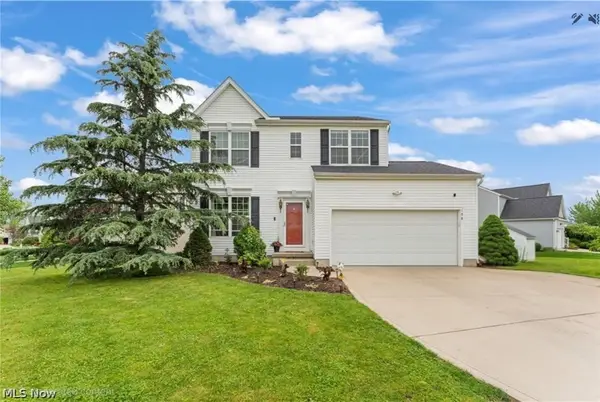 198 Gatwick Grove Circle, Wadsworth, OH 44281