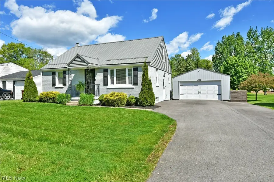 306 Glendola Nw Avenue, Warren, OH 44483 - #3
