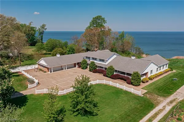 1300 Lake Road, Conneaut, OH 44030