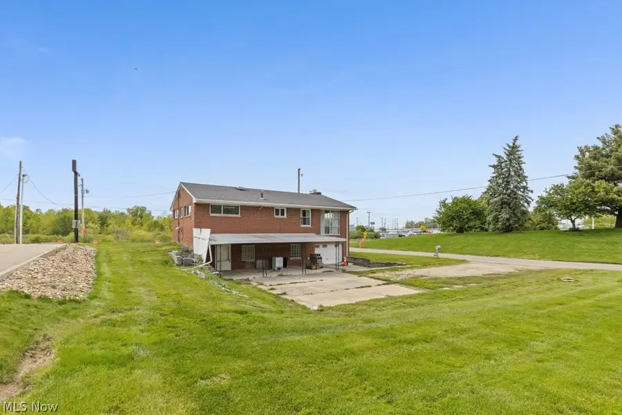 2150 Beechwood Avenue, Alliance, OH 44601 - #2